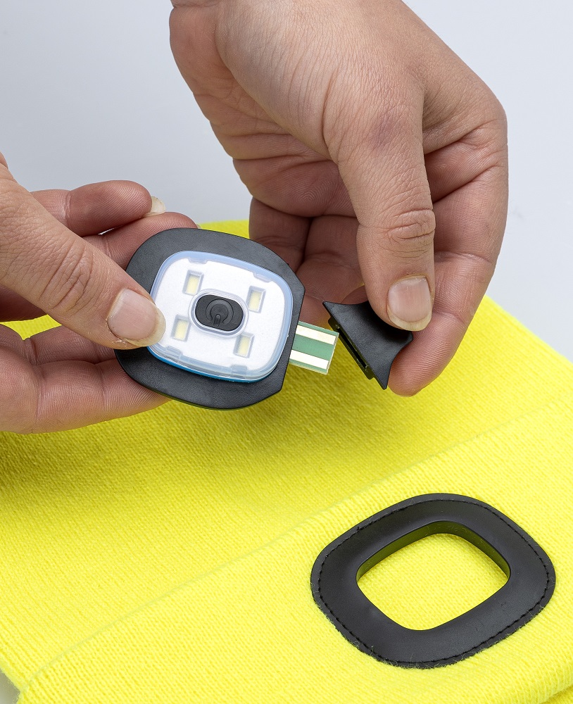 CZAPKA ZIMOWA Z LATARKĄ LED ARDON H6070 CZARNA 4 CZAPKA ZIMOWA Z LATARKĄ LED ARDON H6070 CZARNA - obrazek 4