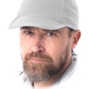 CZAPKA Z DASZKIEM CZFREEW BIAŁY